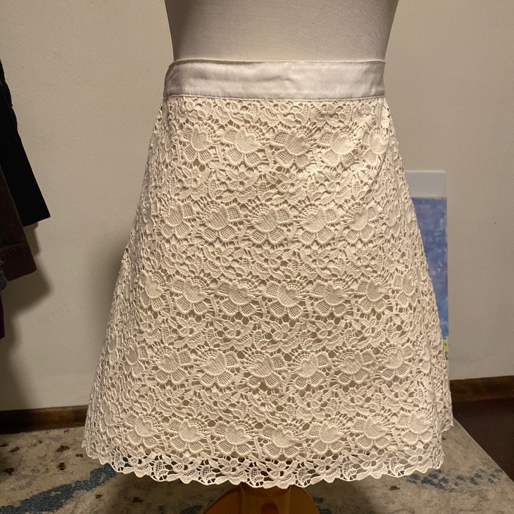 LOFT 100% cotton lace and lining ivory a-line skirt. Beautiful! Size US 10.
